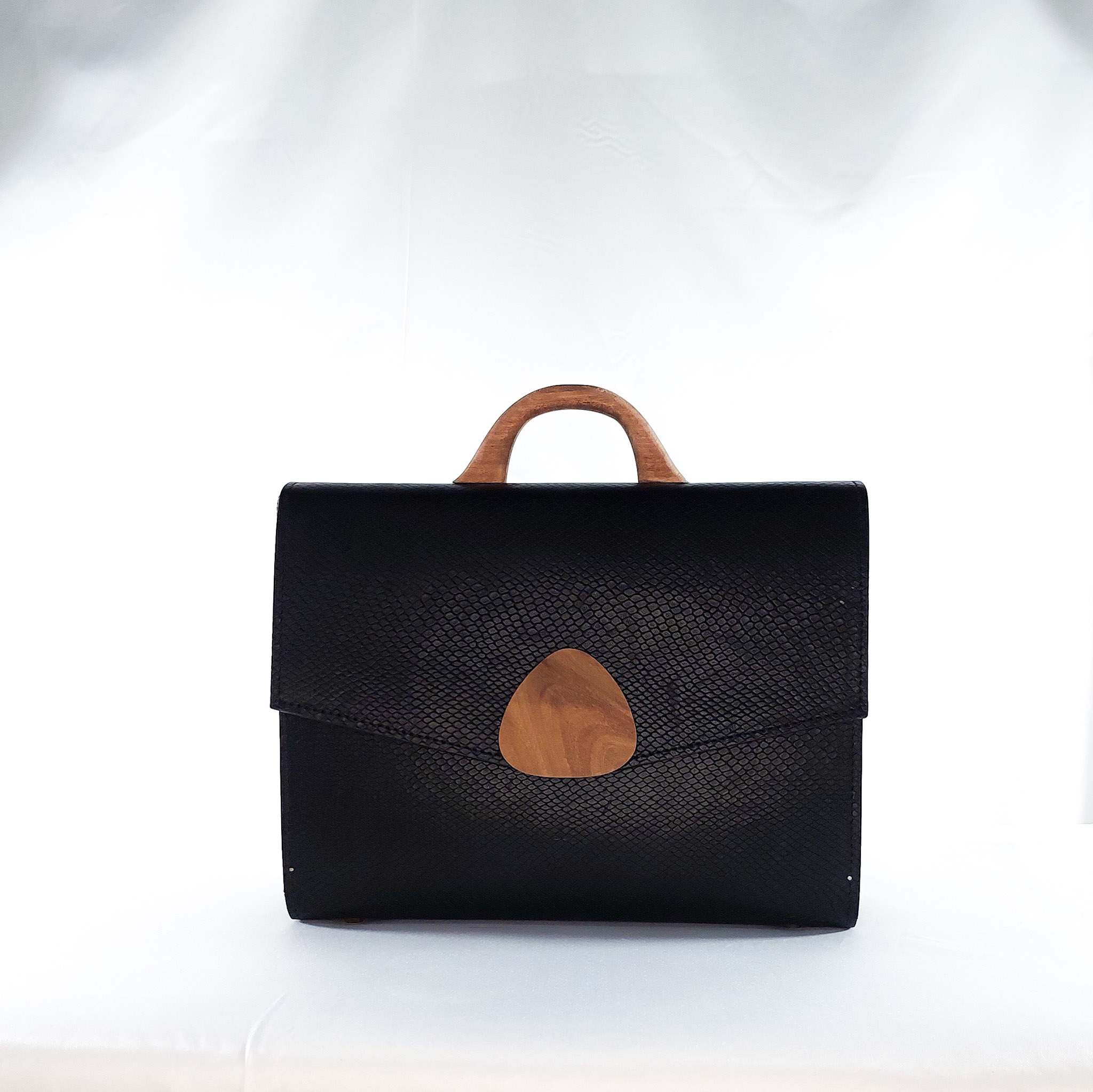 ABA BRIEF BAG IN TEXTURED BLACK - Image 2